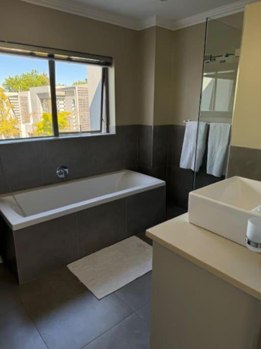 Luxury Townhouse In Stellenbosch Central Exterior photo