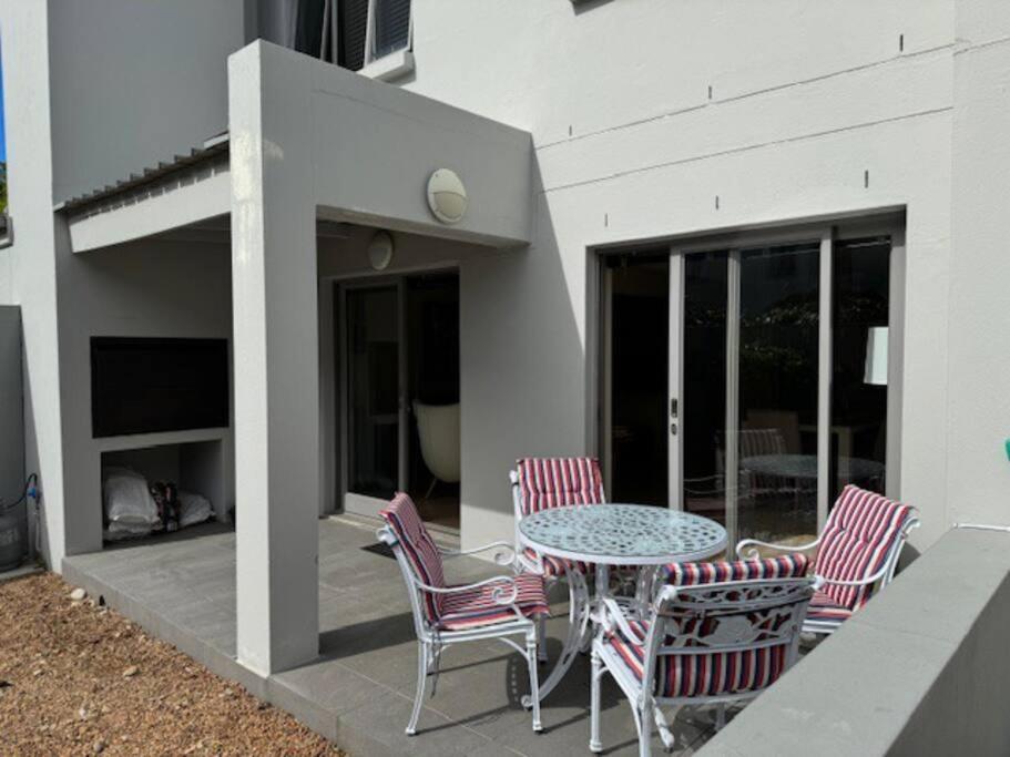 Luxury Townhouse In Stellenbosch Central Exterior photo