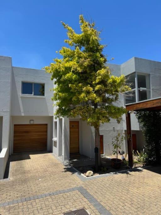 Luxury Townhouse In Stellenbosch Central Exterior photo